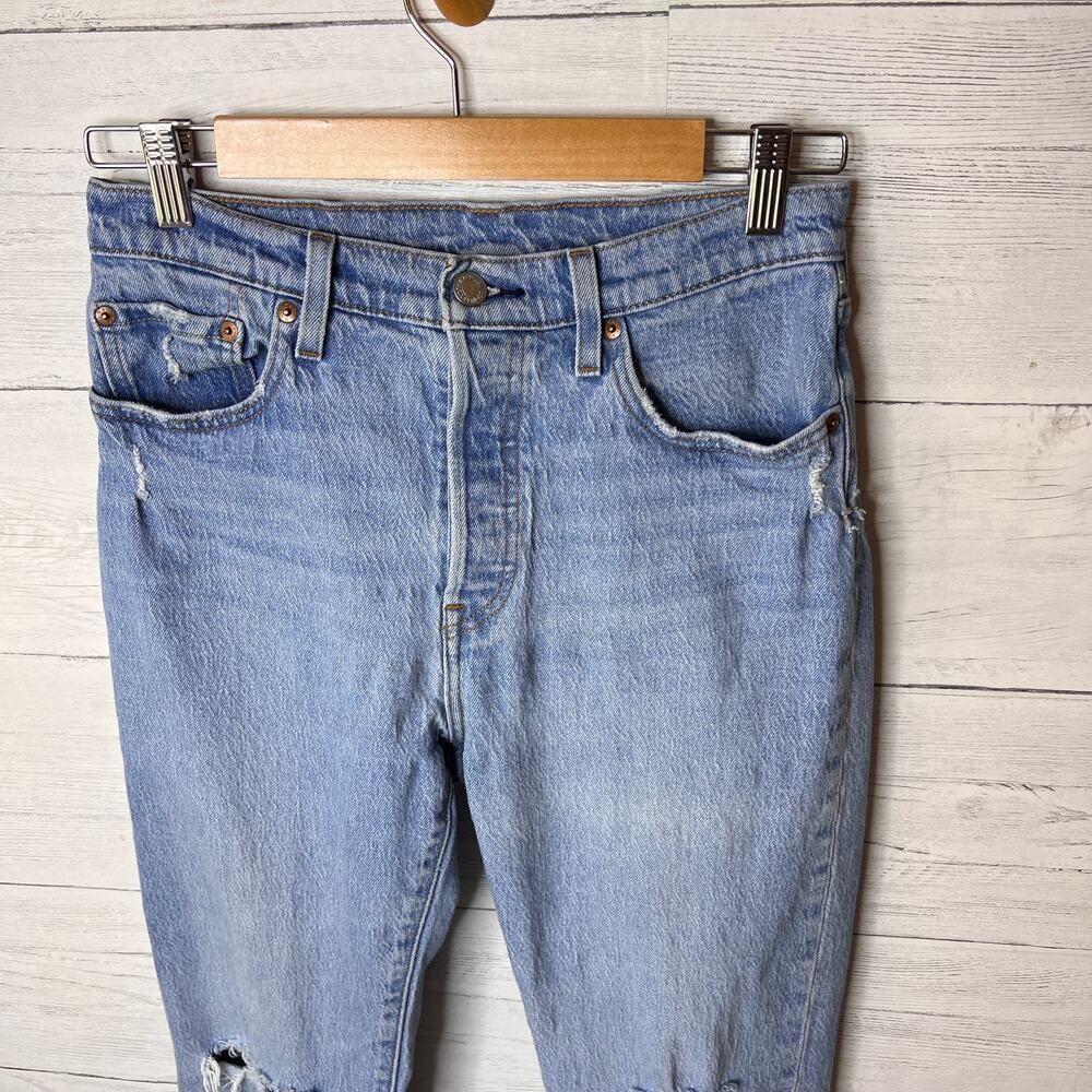 Levis Jeans Womens Size W28XL32 Light Wash Button Fly Distressed Straight Leg - Picture 6 of 16